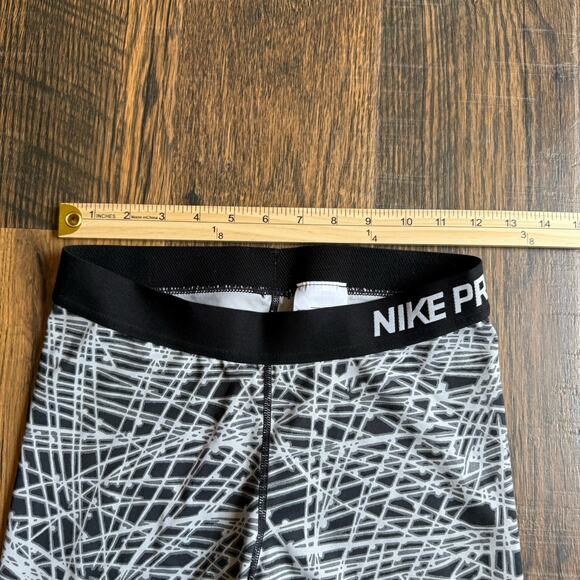 Nike Pro Dri-FIT Cropped Leggings Women’s M Black White Abstract Print Pants - Picture 4 of 5